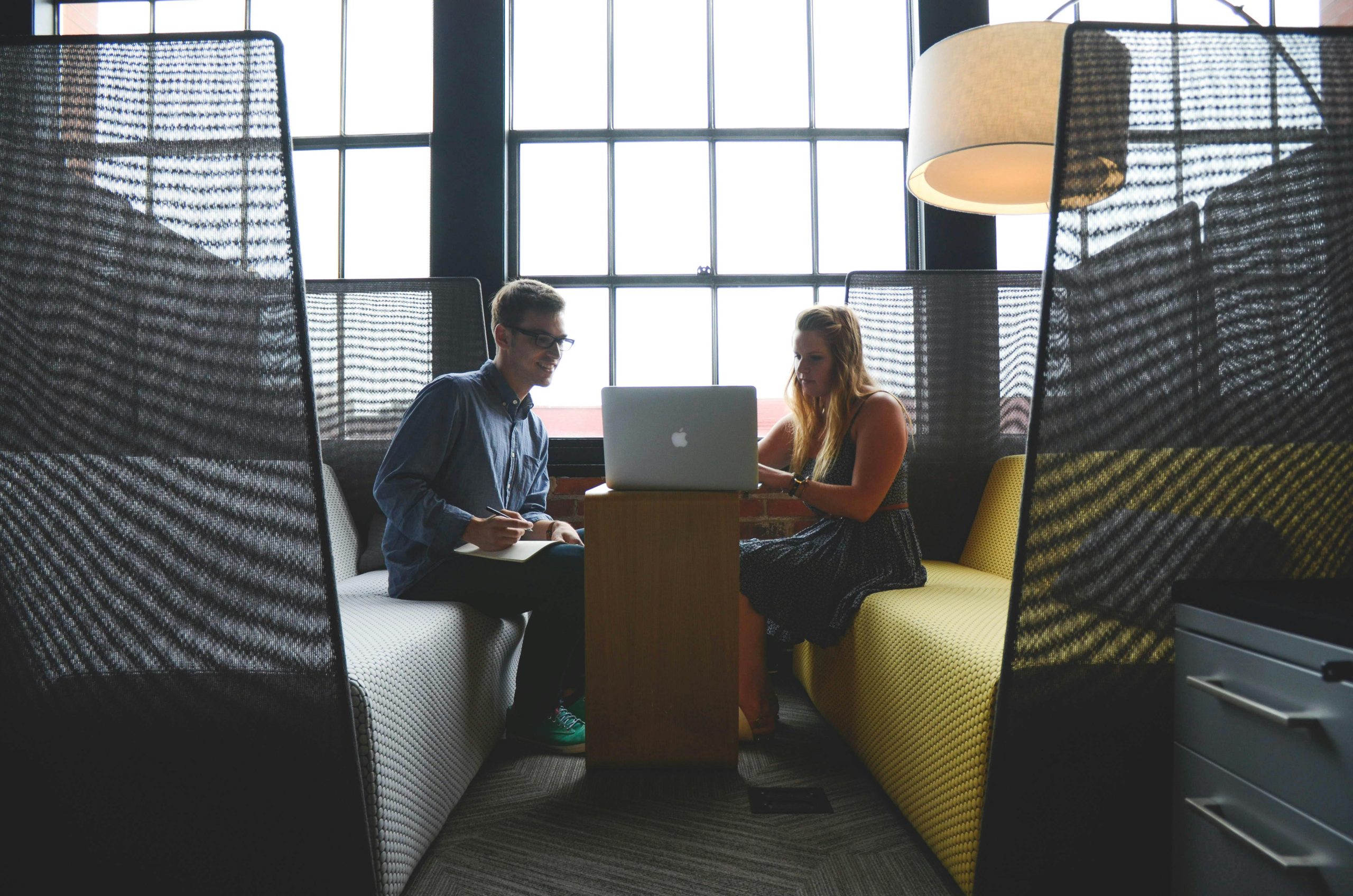 Feedback Adalah: Pengertian, Pentingnya, dan Cara Memberikan Feedback yang Efektif